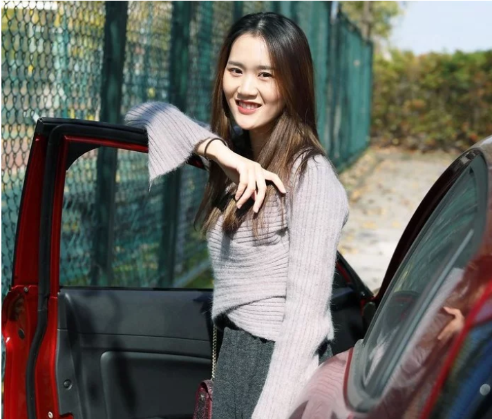 美女車模