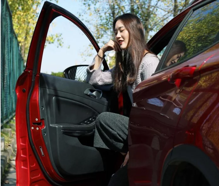 美女車模