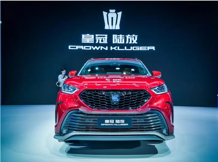 皇冠陸放SUV